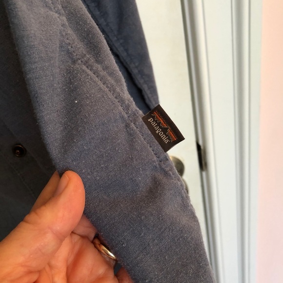 Women’s authentic, blue, gently-used Patagonia top - Picture 4 of 5